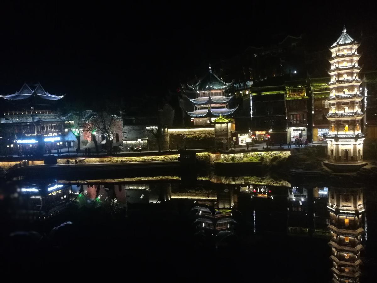 沱江缘民宿 เฟิ่งหวง ภายนอก รูปภาพ
