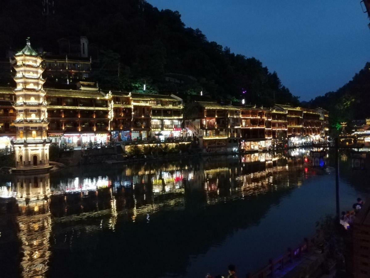 沱江缘民宿 เฟิ่งหวง ภายนอก รูปภาพ
