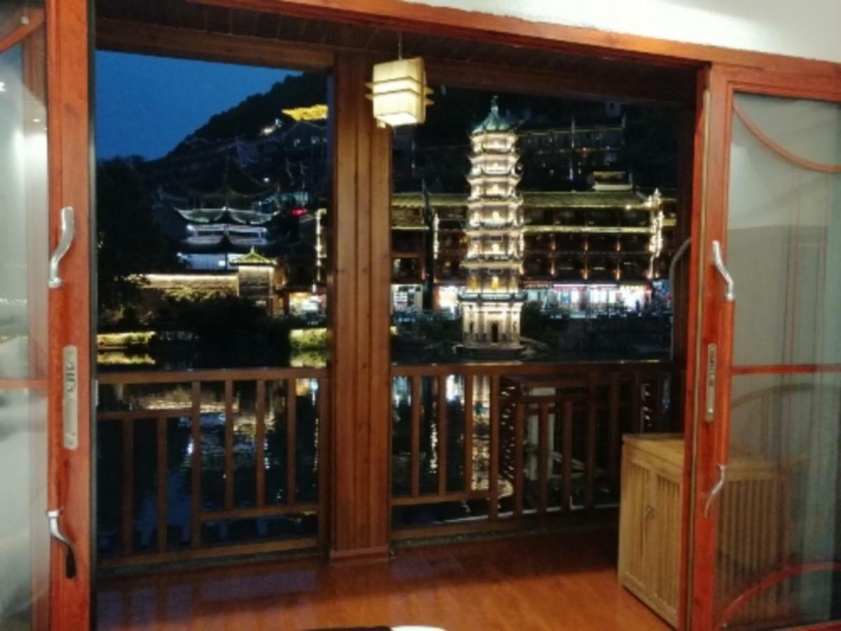 沱江缘民宿 เฟิ่งหวง ภายนอก รูปภาพ