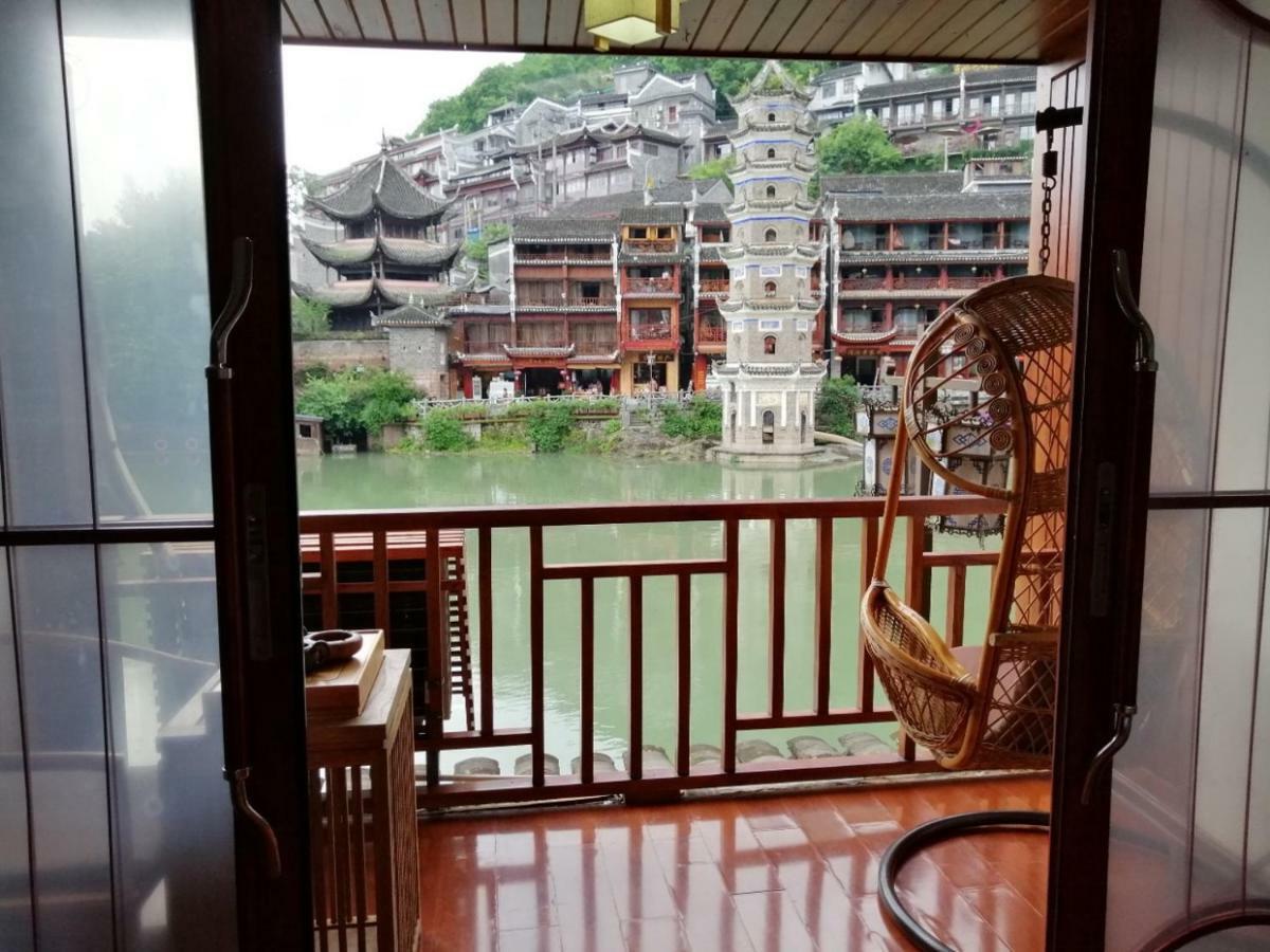 沱江缘民宿 เฟิ่งหวง ภายนอก รูปภาพ